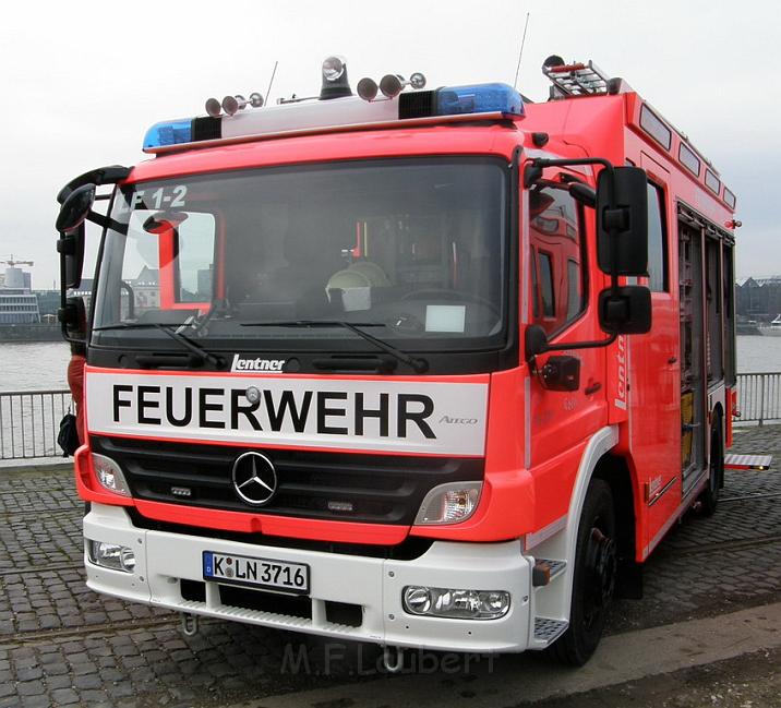 Neue LF`s fuer Koeln Uebergabe in Koeln Deutz an den Wachen  P010.JPG